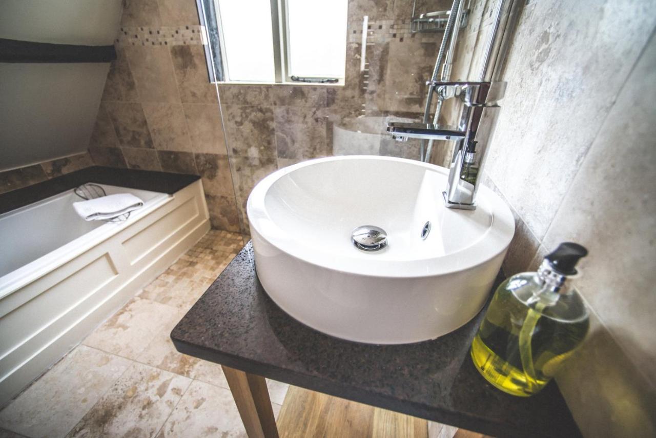 Jeakes House Bed & Breakfast Rye Ngoại thất bức ảnh A vessel sink