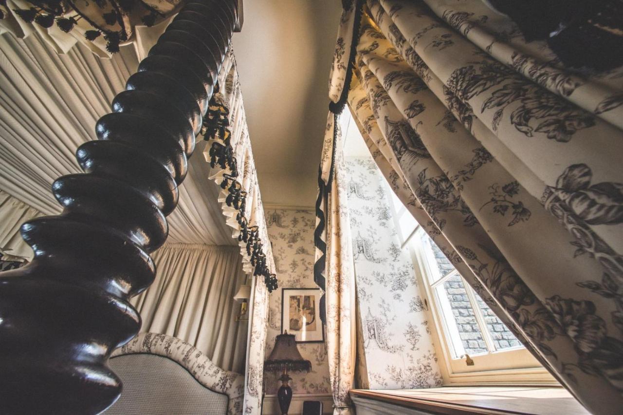 Jeakes House Bed & Breakfast Rye Ngoại thất bức ảnh The spiral staircase