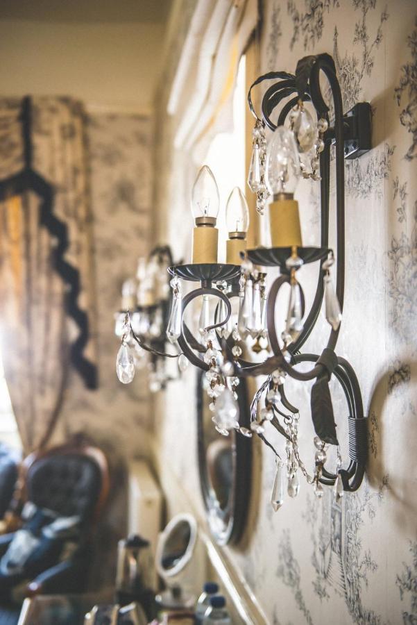 Jeakes House Bed & Breakfast Rye Ngoại thất bức ảnh A wall light