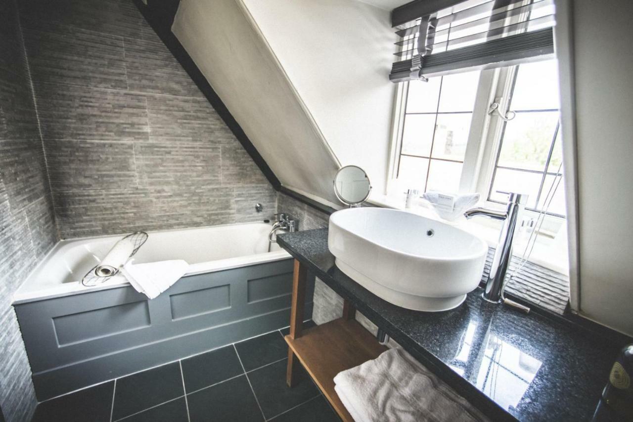 Jeakes House Bed & Breakfast Rye Ngoại thất bức ảnh Bathroom at The Swan Hotel