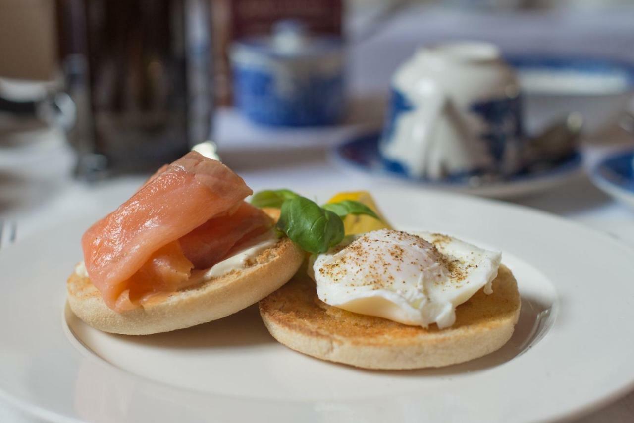 Jeakes House Bed & Breakfast Rye Ngoại thất bức ảnh Salmon and egg on a muffin
